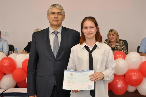 Начальник регионального управления юстиции принял участие в торжественном мероприятии, посвященном вручению дипломов о высшем образовании (09.07.2025) (фото 4)