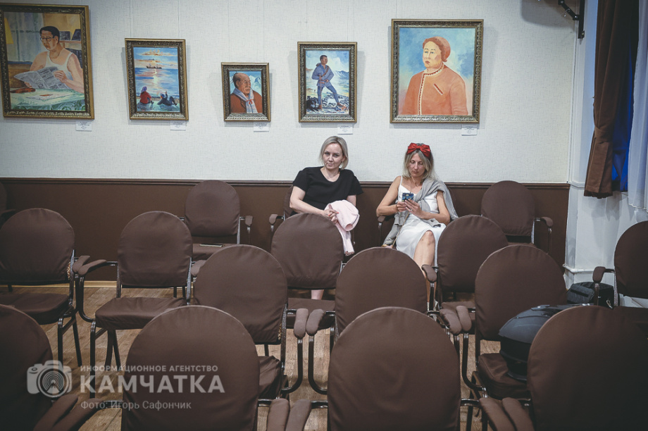 Российский мотопутешественник представил на Камчатке премьеру своего фильма о Командорах. Фото: «Камчатка Сегодня» \ Игорь Сафончик+. Фотография 9