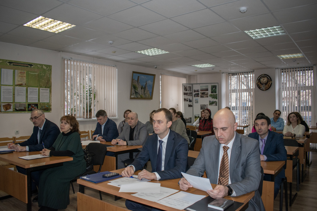 Зам председателя правительства кбр. Председатель правительства кбр. Медицинский колледж кбгу нальчик. Правительство кбр. Азербайджанский театр в дербенте.