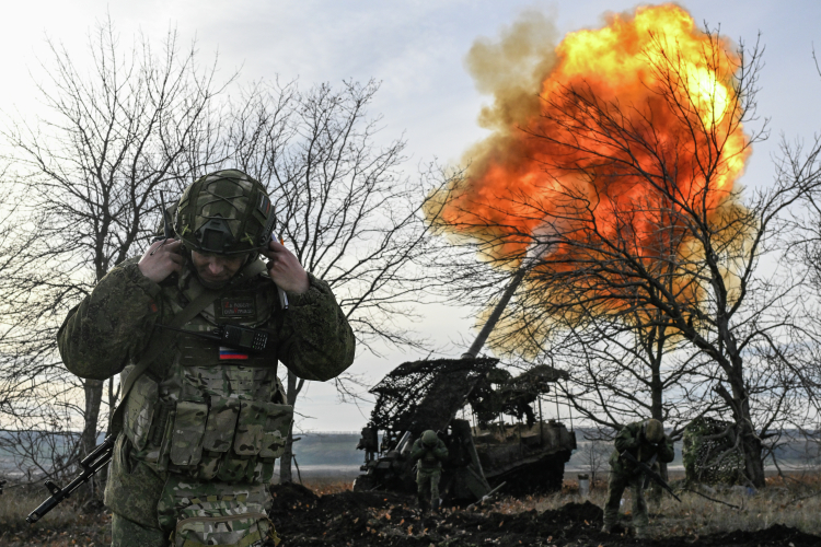 Несмотря на противодействие, ВС РФ продолжают сохранять позиции в восточной части города, а также продвигаться на левом берегу Оскола