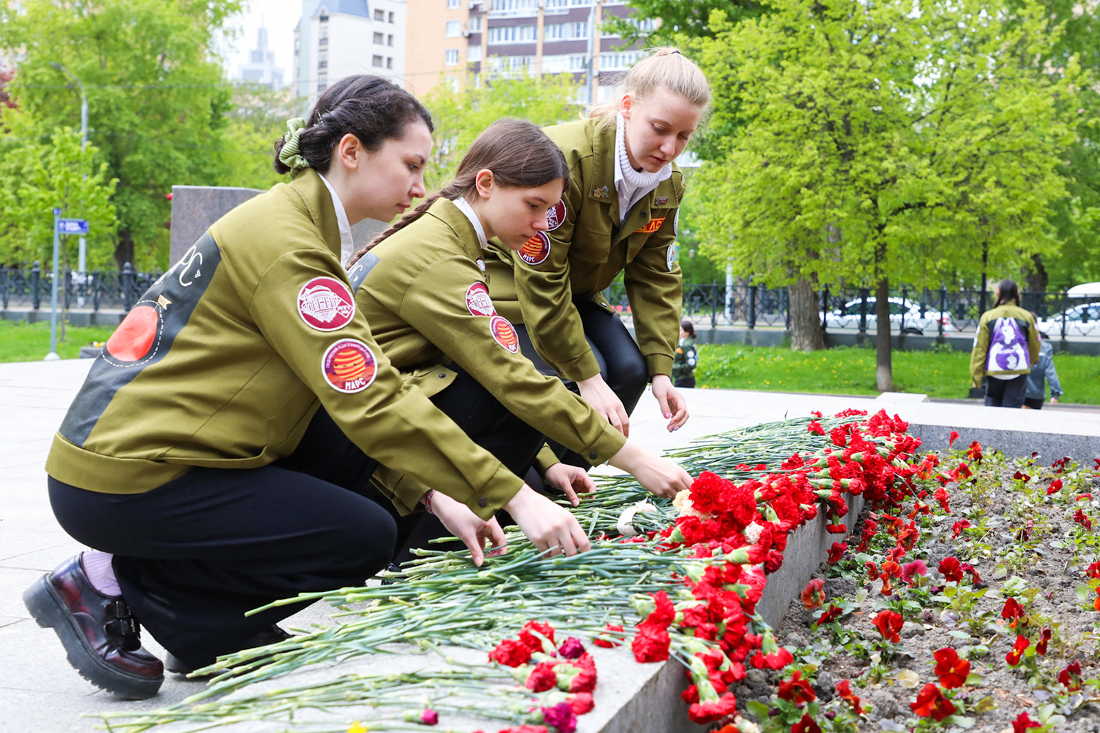 9 мая какие праздники кроме дня победы. Цветок день Победы. Акция цветы Победы. День Победы красивые фото. Накануне дня Победы.