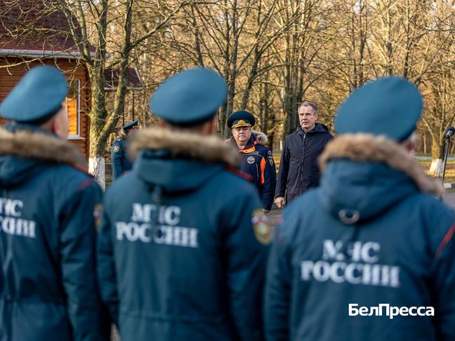 Вячеслав Гладков вручил ключи от новых спецмашин белгородским пожарным - Изображение 1