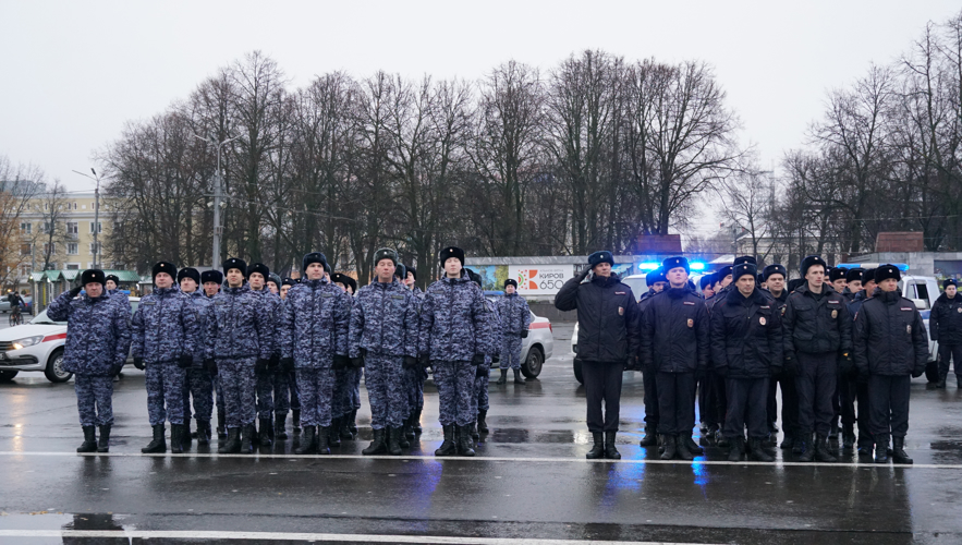 В Кирове росгвардейцы приняли участие в торжественном строевом смотре сил правопорядка