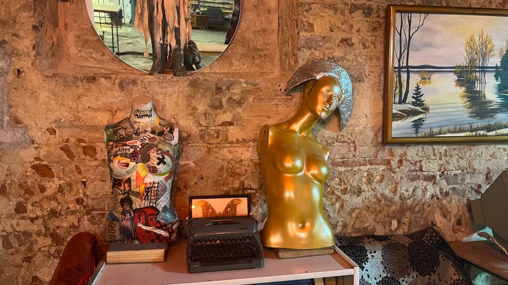 Выставки 2021. Арт-пространство кинотеатра ростов. Коворкинг лофт. Арт ростов выставка. Арт центр макаронка.