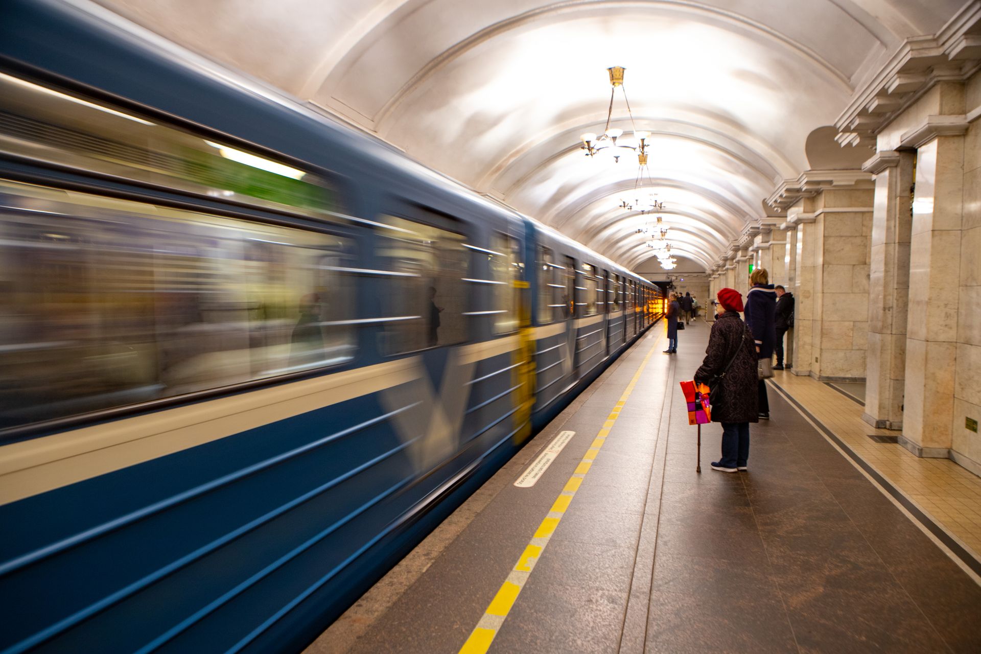 метро в питере с двойными дверями