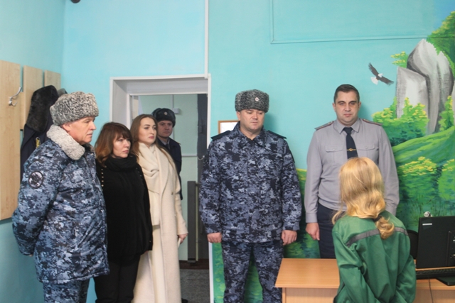 Следственный изолятор № 1 посетили Уполномоченный по правам ребенка в Омской области Елизавета Степкина и советник Аппарата Губернатора и регионального Правительства Юлия Капаницких