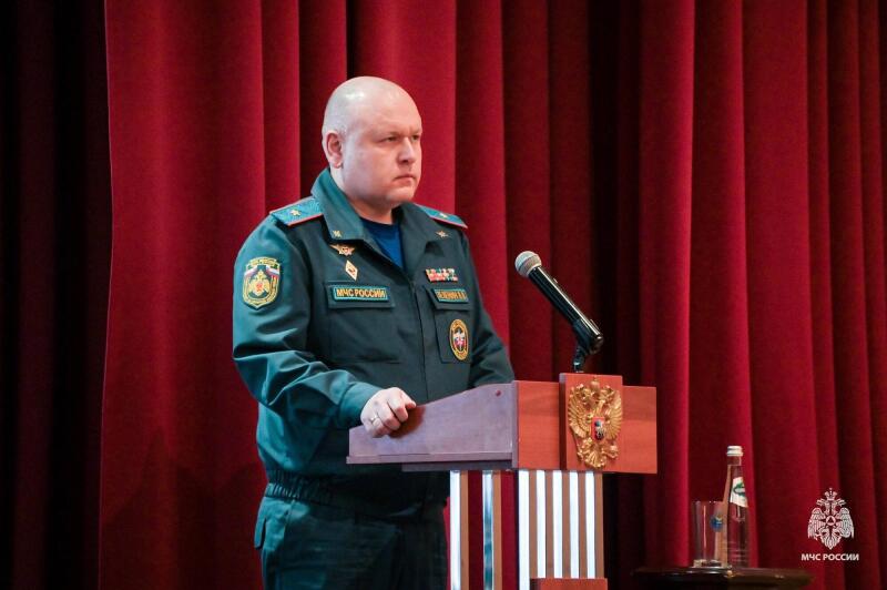 Боевой офицер, эффективный руководитель и педагог: личному составу АГПС МЧС России представили нового начальника