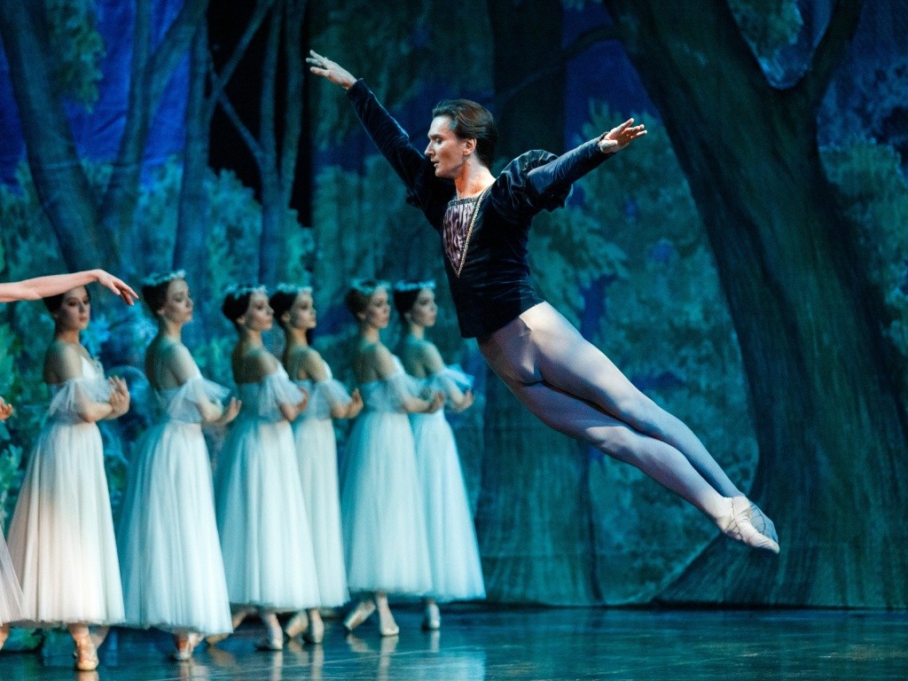 Сказочный мир балета русский балет гордеева. Балет онегин большой театр. Балет спящая красавица московский губернский театр. Балет апрель. Персидский танец из балета.