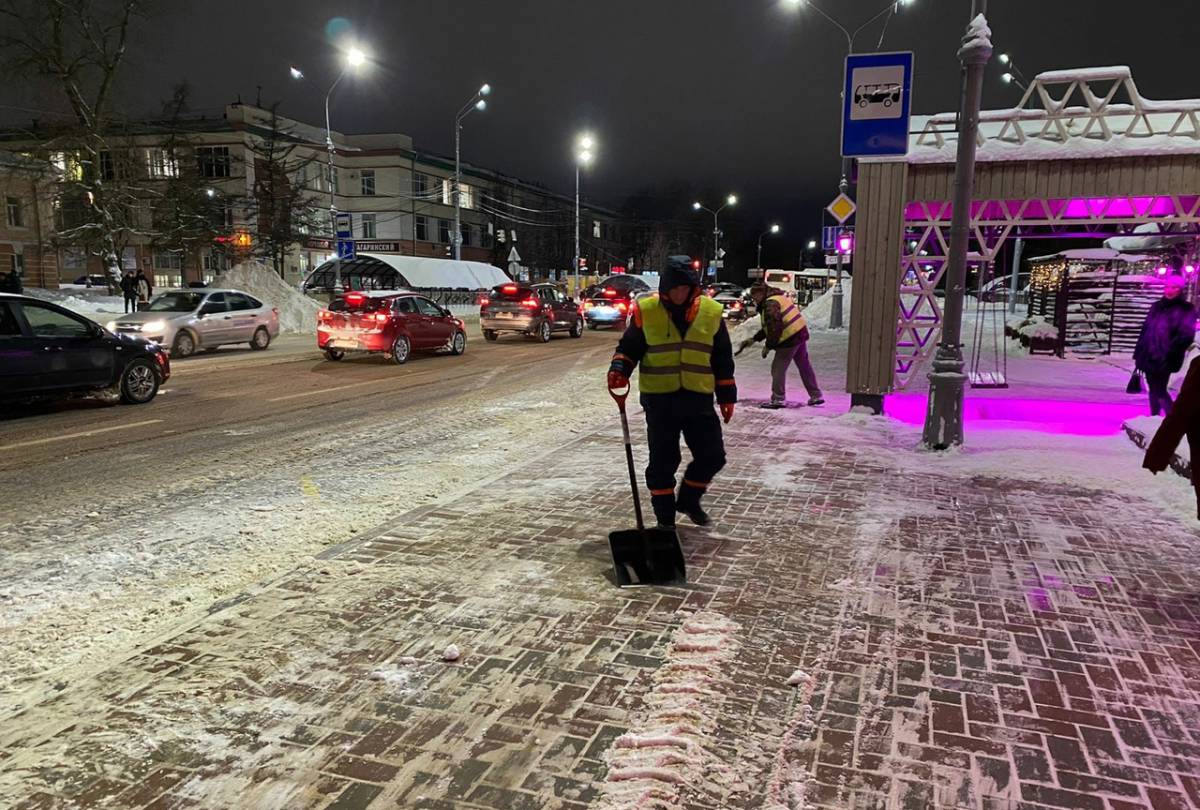 В нижнем новгороде выпало осадков. День снега Великий Новгород. Сильный ветер в городе фото. Великий Новгород фото 2023. Фото улицы Великого Новгорода сегодня.