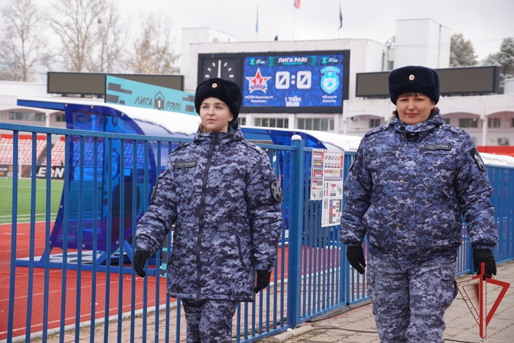 В Хабаровске росгвардейцы обеспечили охрану общественного порядка в период проведения матча Футбольной национальной лиги