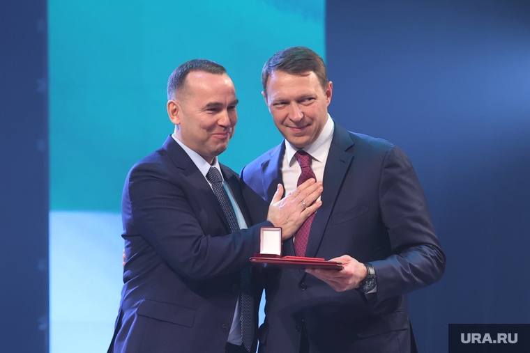 Шумков наградил гендиректора «Курганстальмоста» Дмитрия Парышева