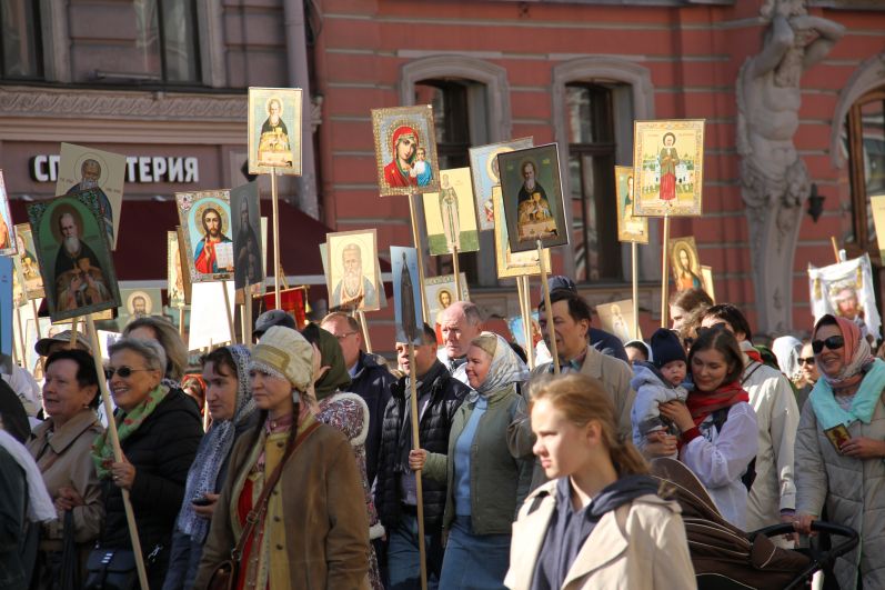 Александр Невский крестный ход