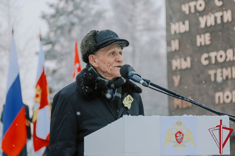 На Невском пятачке сотрудники и военнослужащие Росгвардии почтили память павших защитников Ленинграда