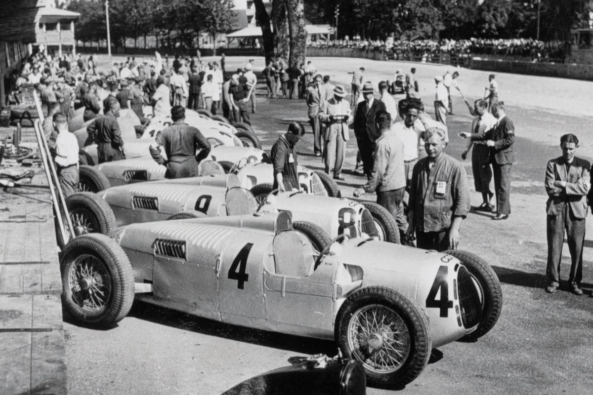 От экспериментов с электричеством до Volkswagen Beetle: 150 лет со дня рождения Фердинанда Порше