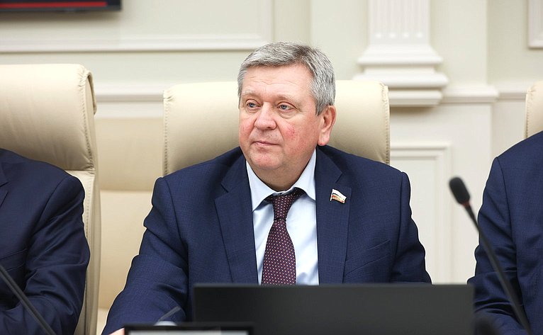 Александр Лутовинов