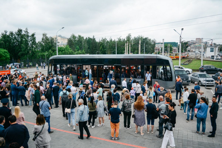 Презентация «Гранита» — первого трамвая, который спроектировали и собрали в Барнауле.