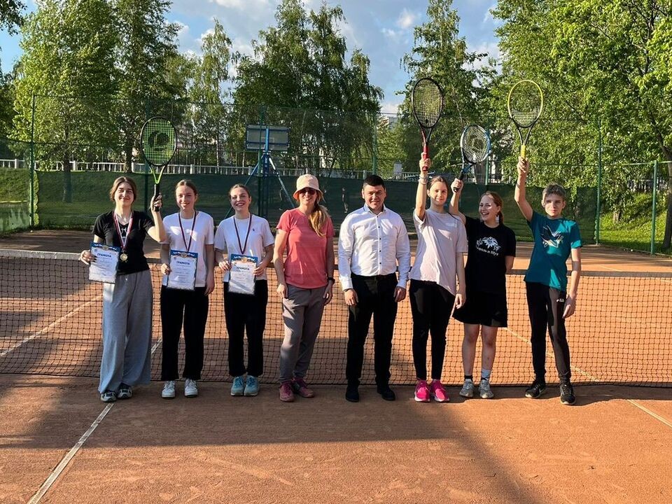 Участники соревнований оценили обновленный теннисный корт в Дзержинском