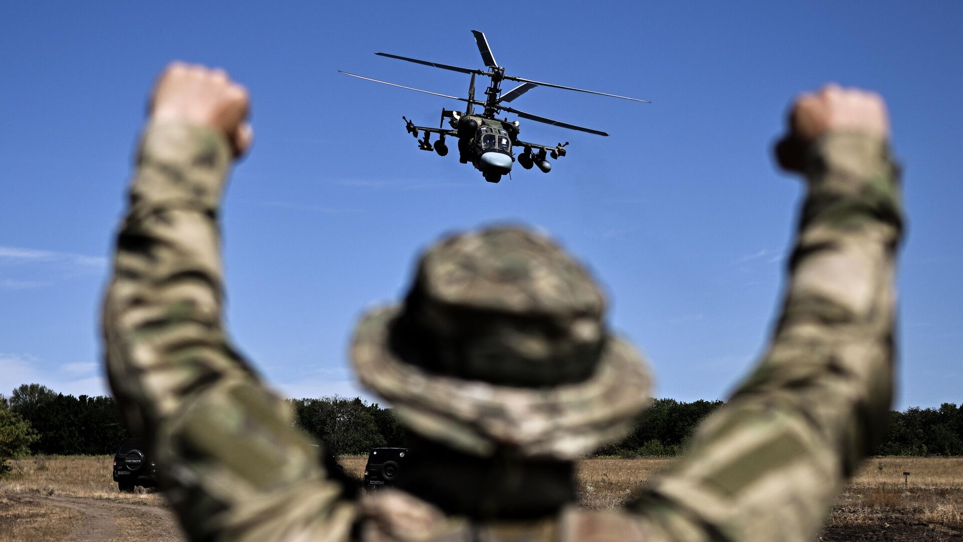 Отработка боевого слаживания военнослужащими 8-й разведывательной штурмовой бригады добровольческого корпуса Южной группировки войск в ЛНР - Sputnik Абхазия, 1920, 02.12.2025