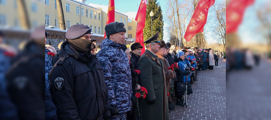 Росгвардейцы приняли участие в митинге, посвященном Дню защитника Отечества