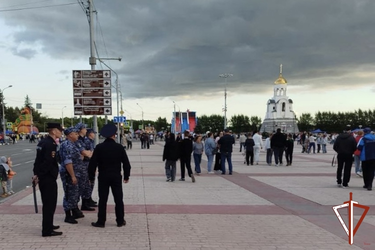 Росгвардия на Среднем Урале приняла участие в охране порядка праздничных мероприятий в честь дня металлурга
