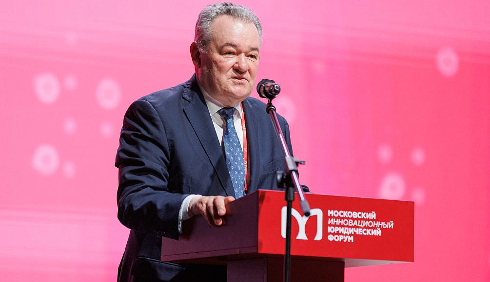 Владимир Груздев выступил на XIII Московском инновационном юридическом форуме