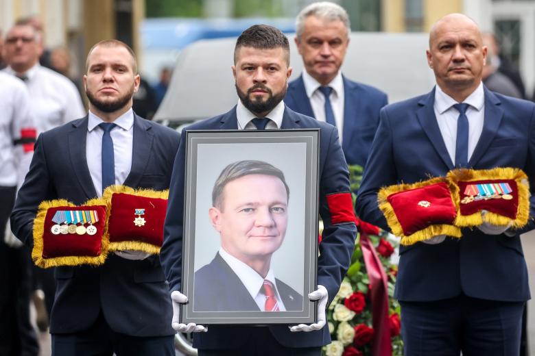 Церемония захоронения бывшего министра транспорта РФ Романа Старовойта на Смоленском кладбище