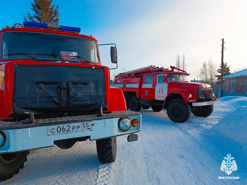 За минувшие сутки омские огнеборцы ликвидировали девять пожаров