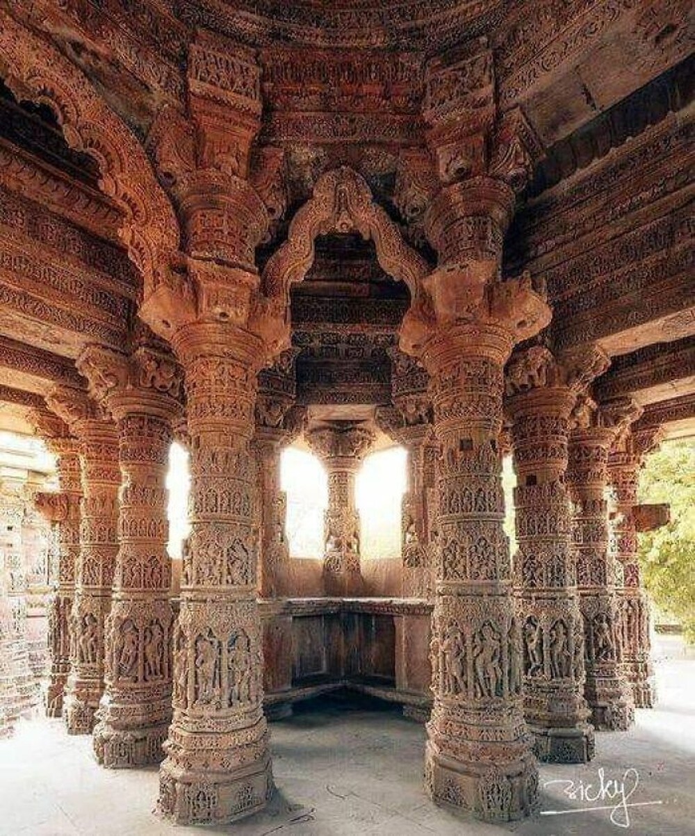 24. Храм Солнца — индуистский храм, расположенный в деревне Модхера, штат Гуджарат, Индия