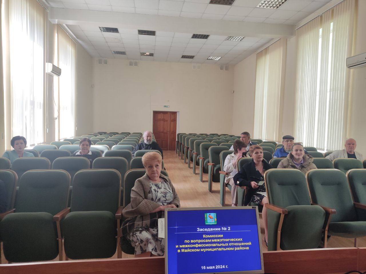 16 мая под председательством Ольги Бездудной, заместителя главы местной администрации Майского муниципального района по социальным вопросам, в зале городской администрации состоялось заседание комиссии