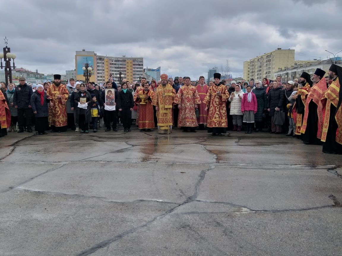 Молодежный Пасхальный крестный ход