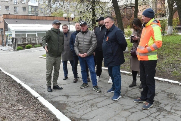 Александр Бречалов проверил ход ремонтов дорог и тротуаров в Ижевске