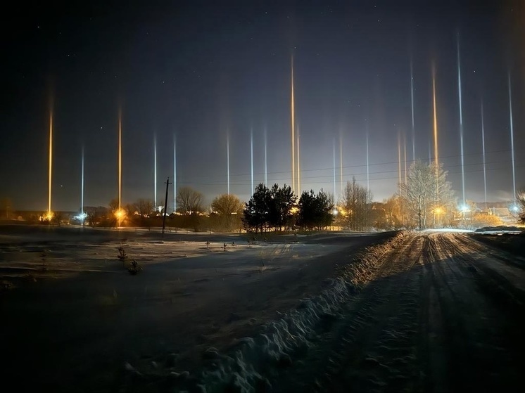 В районе Башкирии заметили световые столбы