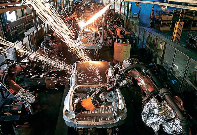 AP PHOTO/EBRAHIM NOROOZI Иран в 2000-е стал одним из крупнейших в мире производителей автомобилей, достигнув отметок 1–1,6 млн автомобилей в год