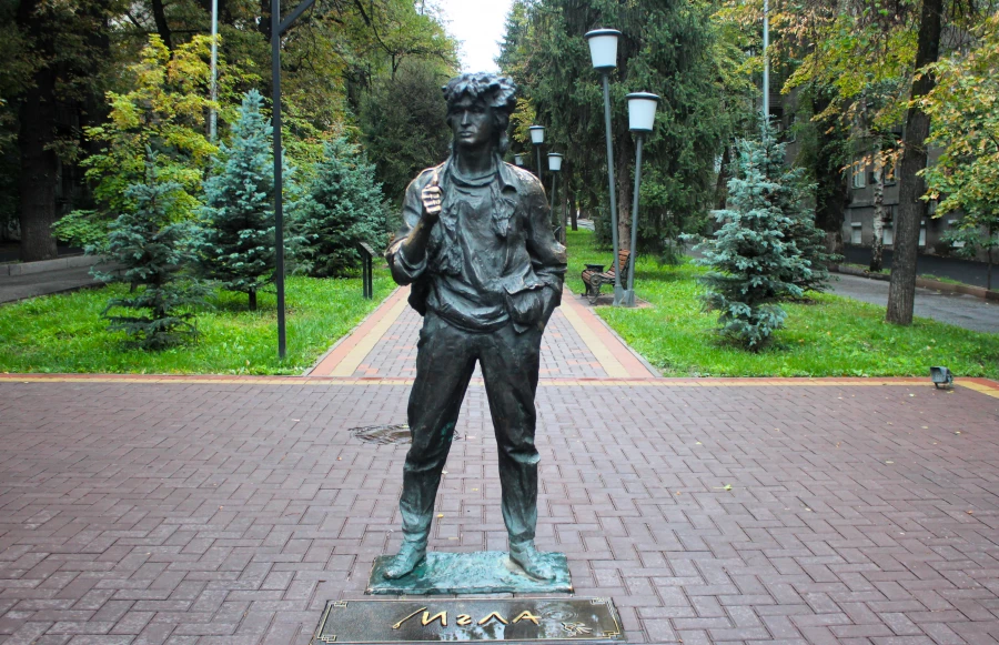 Алматы. Памятник Виктору Цою.