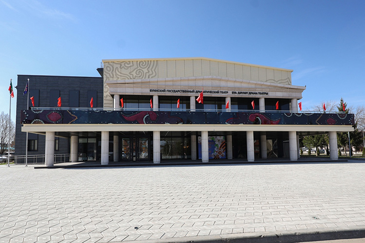 Буинский государственный драматический театр занимает одно из красивейших зданий города
