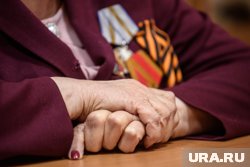 Югорские чиновники встретились с ветеранами Великой Отечественной войны накануне 9 Мая