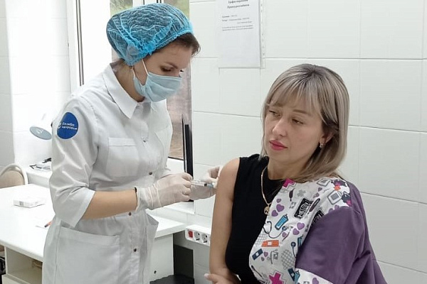 В Сочи продолжается выездная вакцинация трудовых коллективов против кори