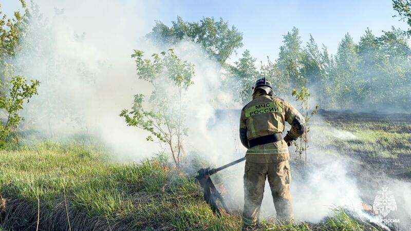 За сутки омские огнеборцы ликвидировали восемь пожаров
