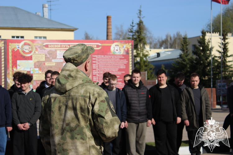 В Смоленске росгвардейцы проводят военно-патриотические мероприятия