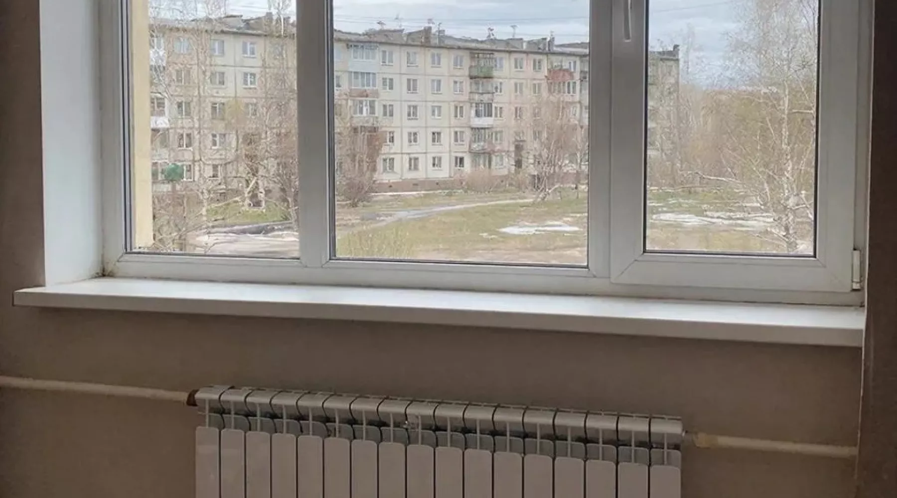 Батарея. Отопление. Осень. 