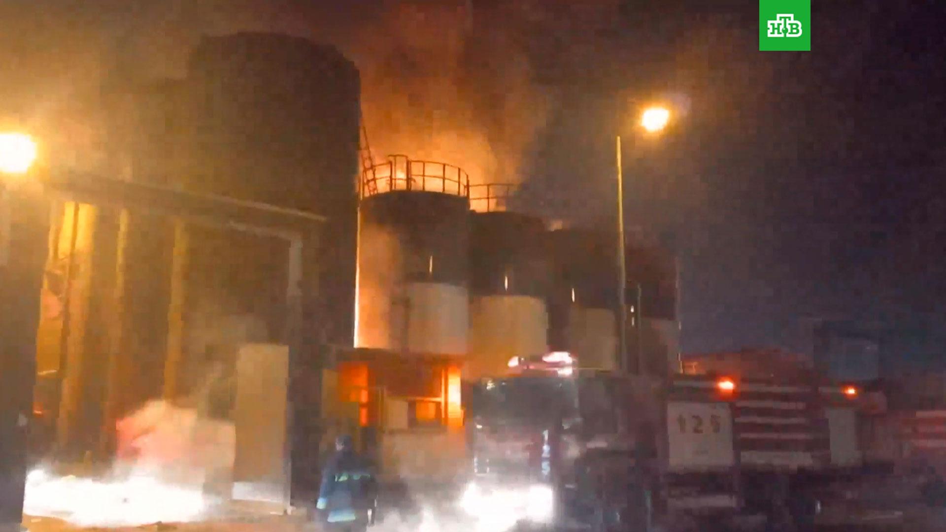 Реакция ирана на атаку израиля. Пожары и взрывы. Атака дроном иранского завода в Исфахане. Пожар видео.