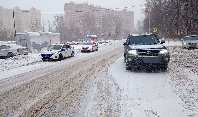 12-летний мальчик попал под колеса авто в Твери