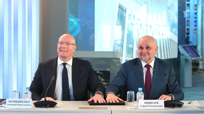 Дмитрий Чернышенко совместно с губернатором Кемеровской области Сергеем Цивилёвым принял участие в открытии регионального координационного центра Кузбасса на выставке-форуме «Россия»