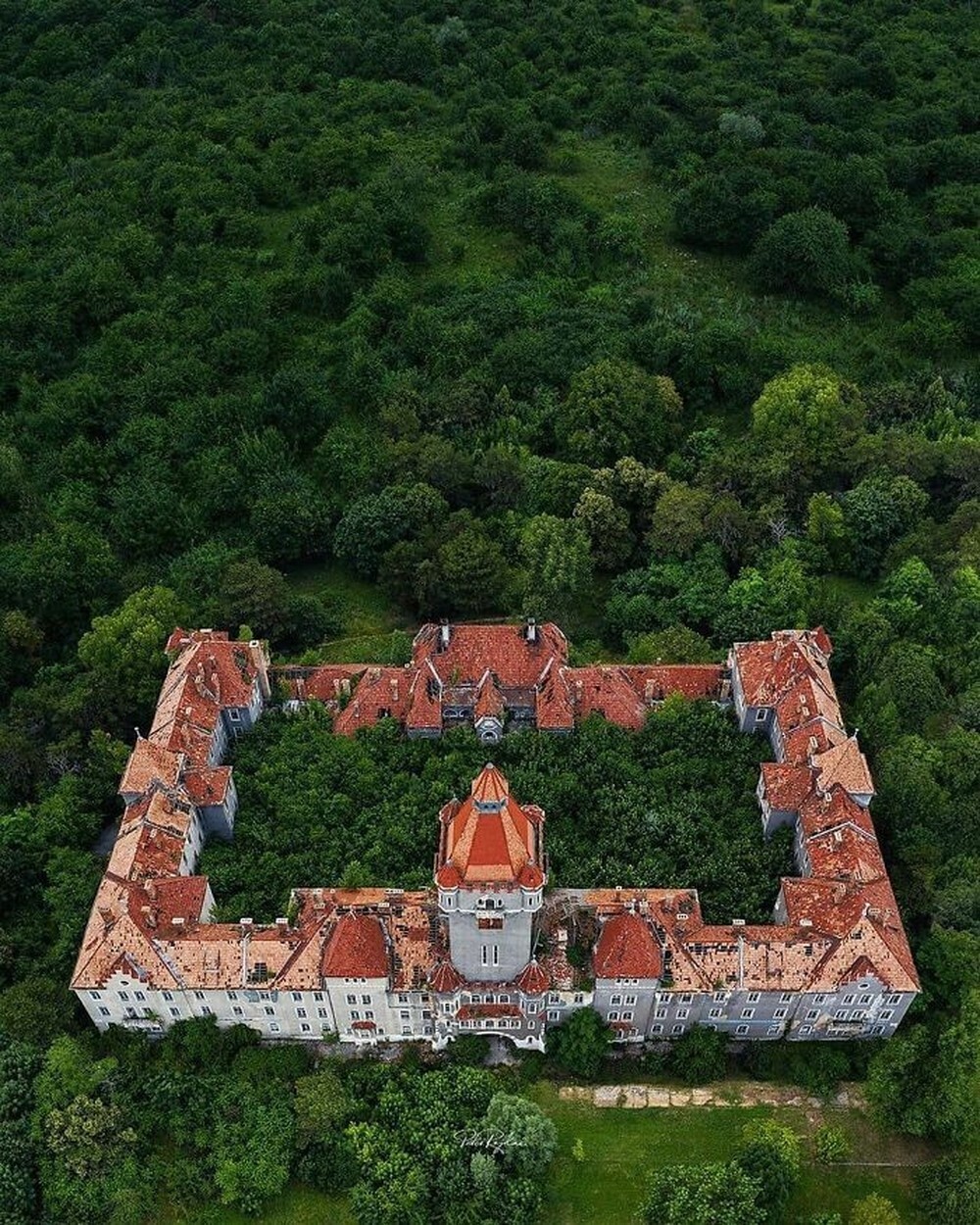 26. Заброшенный замок-казарма Хаймашкер в Венгрии