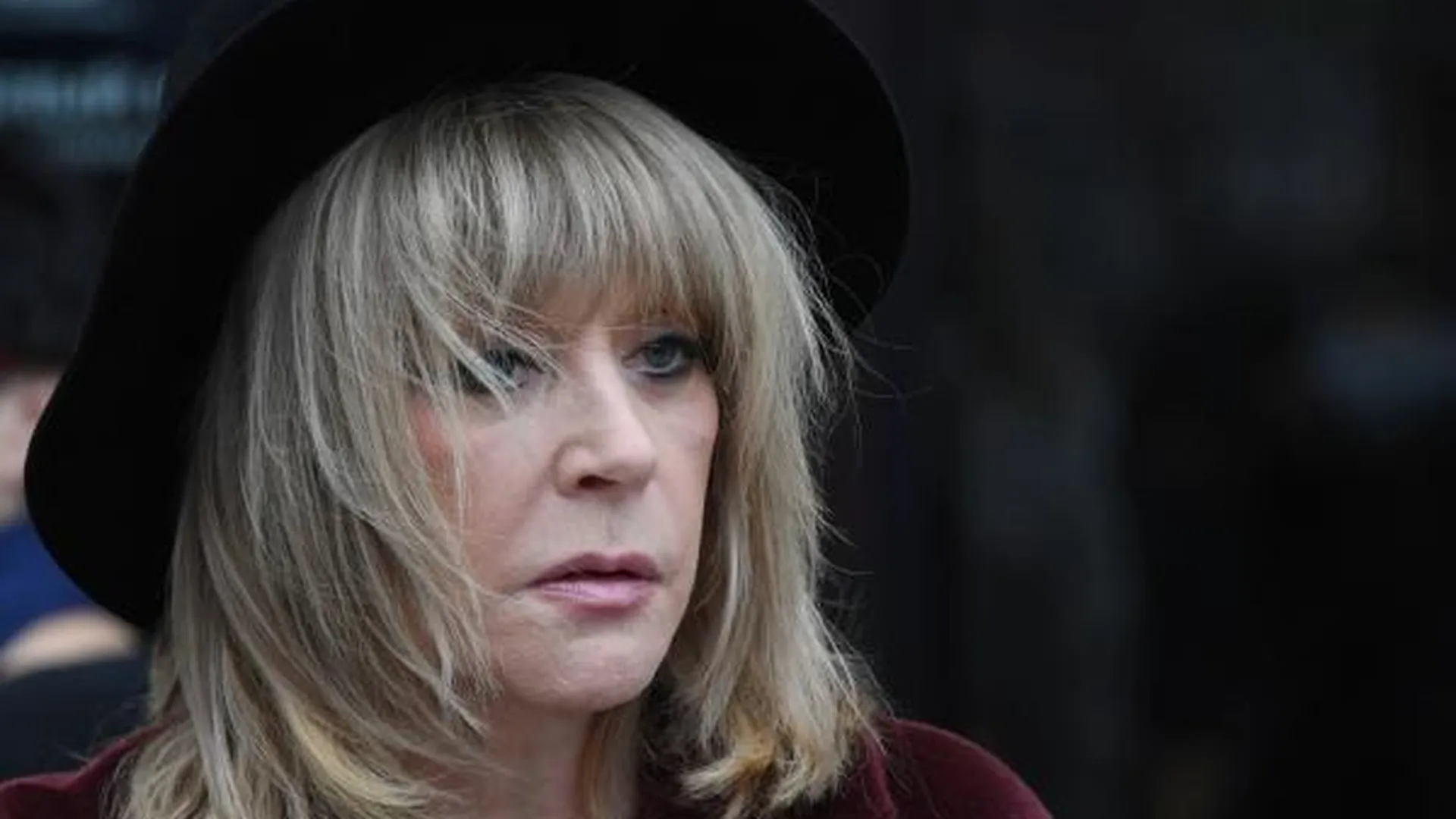 Пугачева обслуживала. Композитор пугачевой. Пугачева обслуживала. Пугачева 1974. Стрижки аллы пугачевой.