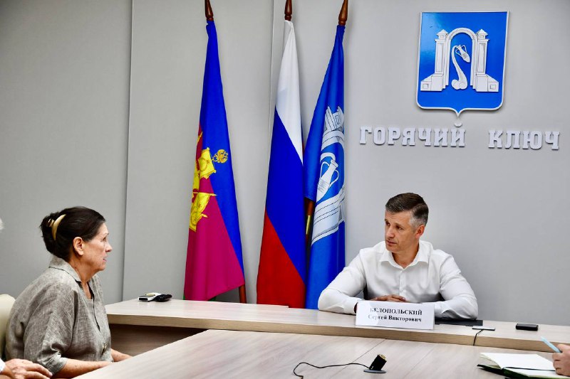 Глава города провел еженедельный прием граждан 