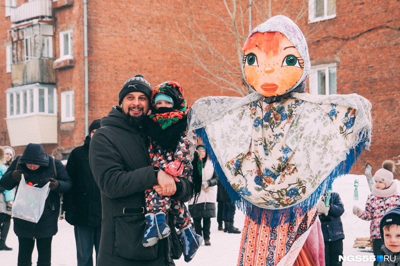 Ярмарки в омске 2024. Effigy Maslenitsa. Масленица на улице. Масленица мастер классы для детей. Персонажи на Масленицу.