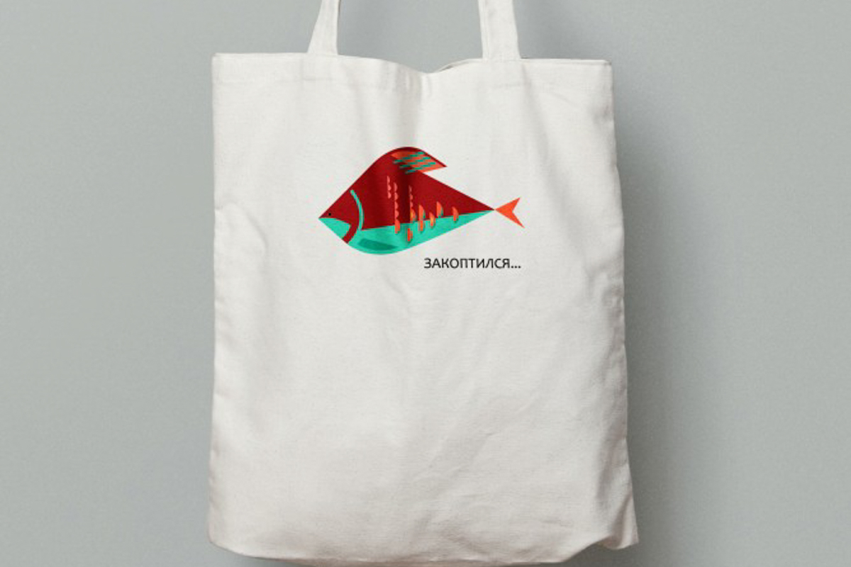 Студенты разрабатывали концепции современной брендированной продукции: шопперов, свитшотов, футболок, открыток и наклеек 