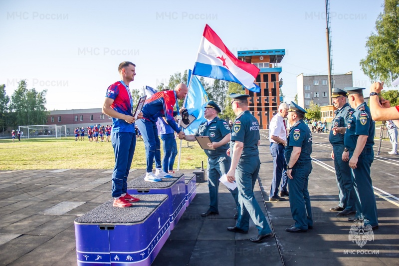 В Кирове прошло торжественное открытие межрегиональных соревнований пожарных