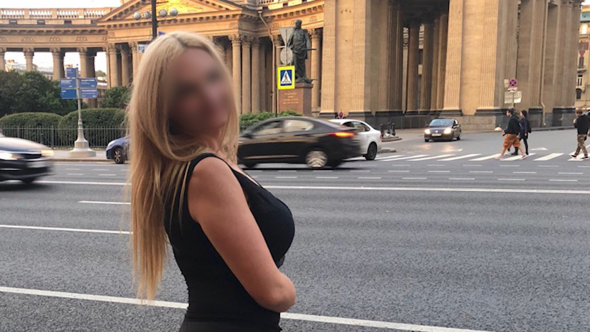 Телеканал санкт петербург эфир. Женщина показала грудь водителю в Санкт-Петербурге. Женщины Санкт-Петербурга фото грудей. Показала грудь Санкт Петербург. В Питере женщина оголила грудь.